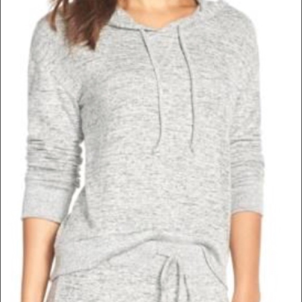 NWT women’s pullover